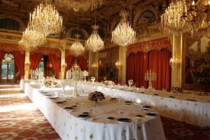 Kradzież w Pałacu Elizejskim: srebra i porcelana warte do 40 tys. euro