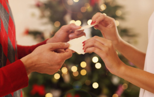 Tradycja Wigilii w Polsce: modlitwa, Ewangelia i dzielenie się opłatkiem