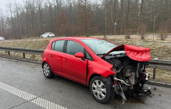 Karambol dziewięciu aut na S8 pod Rawą Mazowiecką: dlaczego doszło do zderzenia, ile osób rannych i kiedy ruszy ruch