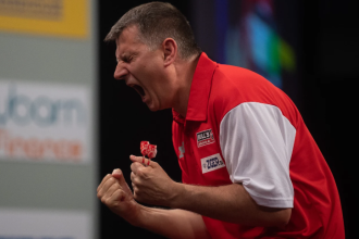 Mistrzostwa świata PDC 2025: Krzysztof Ratajski awansuje do top-16 po dramatycznym meczu z Wesleyem Plaisierem (4:3)