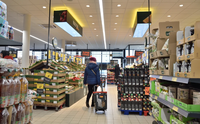 Zakaz handlu 28 grudnia 2025: czy sklepy są otwarte w niedzielę i gdzie zrobić zakupy