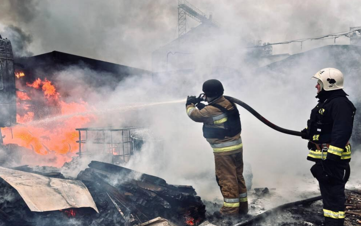 Masowy atak Rosji na Ukrainę 26–27 grudnia: 500 dronów, rakiety i uderzenie w Kijów