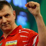 MŚ w darcie 2025: Luke Woodhouse o krok od historycznej dziewiątej lotki, Ratajski wykorzystuje błąd