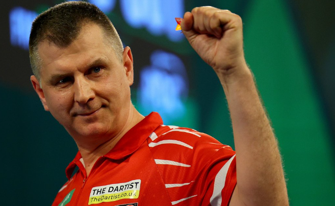 MŚ w darcie 2025: Luke Woodhouse o krok od historycznej dziewiątej lotki, Ratajski wykorzystuje błąd