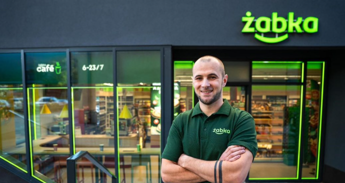 Sklepy w Sylwestra 2025 (31 grudnia): godziny otwarcia Biedronki, Lidla, Auchan, Carrefour i Żabki — do której czynne