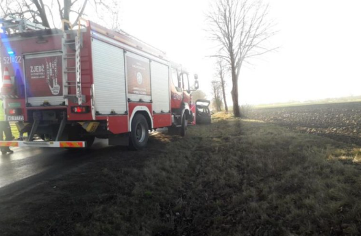 Śmiertelny wypadek pod Mławą. 65-letnia kierująca Hyundaiem zginęła na śliskiej drodze