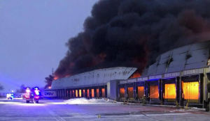 Pożar hali magazynowej w Tarnowie Podgórnym koło Poznania – co się stało, co wiadomo i jakie są skutki