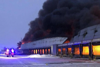 Pożar hali magazynowej w Tarnowie Podgórnym koło Poznania – co się stało, co wiadomo i jakie są skutki