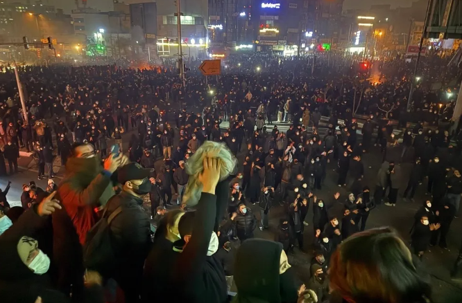 Co naprawdę dzieje się w Iranie? Protesty, setki ofiar i twarda reakcja władz