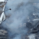 Pożar w magazynie Schenker pod Poznaniem: dlaczego wszystko zaczęło się od jednej paczki i co wiadomo o stratach