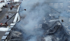 Pożar w magazynie Schenker pod Poznaniem: dlaczego wszystko zaczęło się od jednej paczki i co wiadomo o stratach