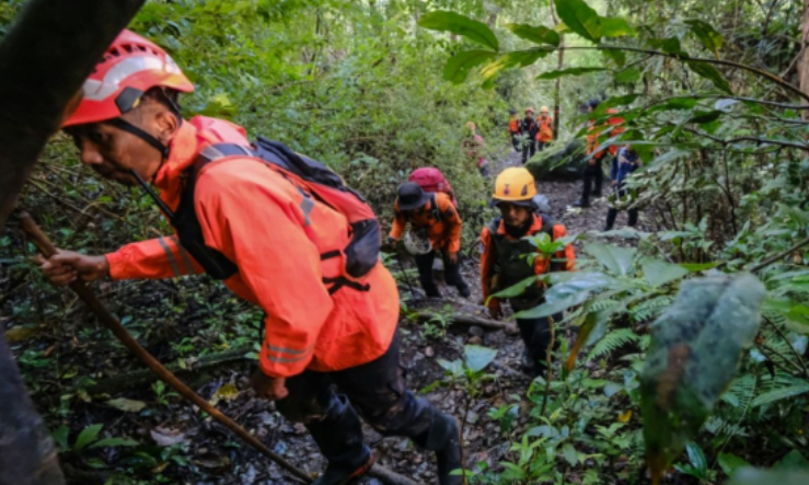 Katastrofa lotnicza w Indonezji w pobliżu Makassaru: ATR 42-500 zniknął – znaleziono jedną ofiarę śmiertelną, 10 osób zaginionych