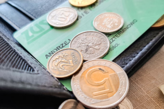 14. emerytura 2026: próg 2900 zł brutto i „złotówka za złotówkę”. Kto dostanie pełną kwotę i kiedy wypłata?