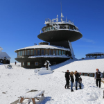Akcja ratunkowa na Śnieżce: rodzina z 9-letnim dzieckiem utknęła po zmroku, interweniował GOPR