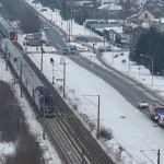 Utrudnienia na trasie Warszawa–Łowicz po wypadku w Błoniu: opóźnienia pociągów, objazdy i autobusy zastępcze