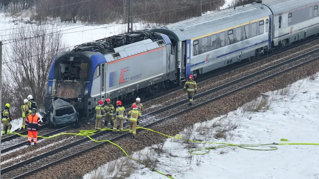 Utrudnienia na trasie Warszawa–Łowicz po wypadku w Błoniu: opóźnienia pociągów, objazdy i autobusy zastępcze