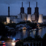 Dlaczego doszło do blackoutu w Berlinie, ile gospodarstw domowych zostało bez prądu i kiedy zostanie on przywrócony