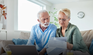 Wymiana legitymacji emeryta i rencisty 2026: jak wyrobić nową kartę w ZUS i kto ją dostanie