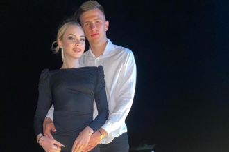 Po golu Trubina kibice szukają jego żony. Marina Trubina na trybunach podczas Benfica–Real