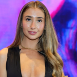 Gwiazda OnlyFans Lily Phillips ponownie przyjęła chrzest w grudniu 2025 roku — co ujawniła w rozmowie z Us Weekly