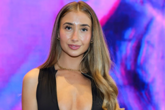 Gwiazda OnlyFans Lily Phillips ponownie przyjęła chrzest w grudniu 2025 roku — co ujawniła w rozmowie z Us Weekly