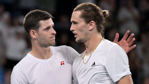 Hubert Hurkacz pokonał Alexandra Zvereva 6:3, 6:4 w United Cup 2026 — emocje, rozbita rakieta i 21 asów