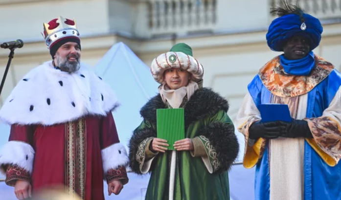 Orszak Trzech Króli w Warszawie 6 stycznia 2026: prezydent Karol Nawrocki z żoną wśród uczestników