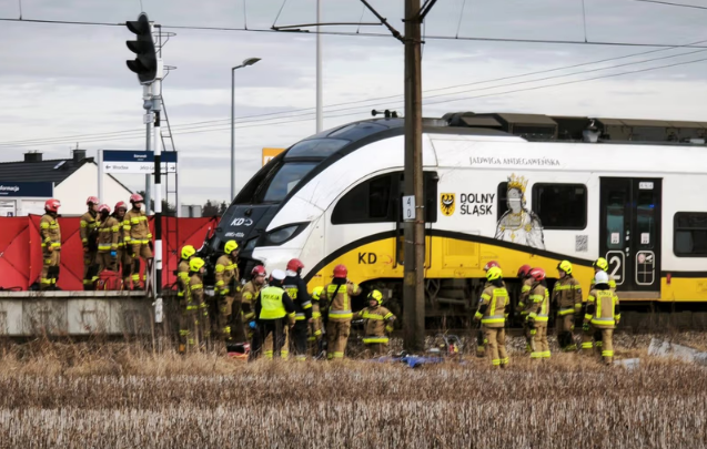 Wypadek na przejeździe kolejowym w Chrząstawie Małej: co wydarzyło się na ul. Pięknej?