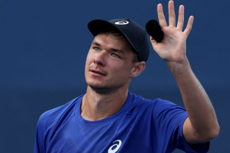 Majchrzak – Fils: wynik meczu w Doha. Co wydarzyło się po świetnym początku Polaka?