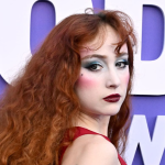 Grammys 2026: Chappell Roan w Mugler – „naked dress” z czerwonego dywanu, o którym mówi cały internet