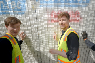 MrBeast zbudował 10 szkół — gdzie powstały i co jeszcze dorzucił uczniom poza klasami?