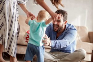 200 tys. plus zamiast 800 plus? Co proponuje Klub Jagielloński i ile naprawdę może dostać rodzic