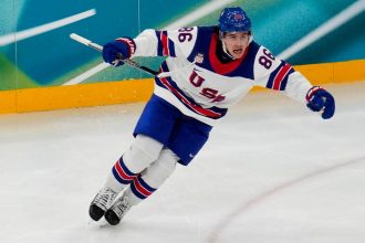 Kto wygrał finał hokeja USA – Kanada na olimpiadzie 2026? Jeden moment w dogrywce złamał mecz