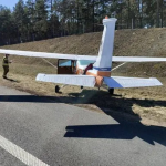 Awaryjne lądowanie samolotu na A1 w powiecie świeckim. Jak doszło do incydentu z Cessną 182?