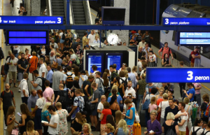 Mecz Polska – Albania na PGE Narodowym. Jak dojechać, gdzie nocować i kto skorzysta z darmowej komunikacji w Warszawie?