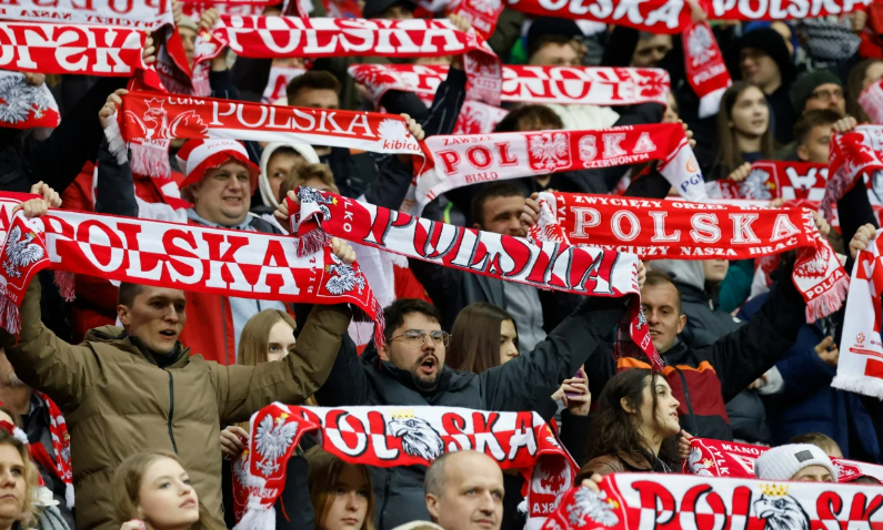 Szwecja – Polska: ile kosztują bilety, ilu kibiców z Polski będzie w Sztokholmie i co dzieje się przed meczem?