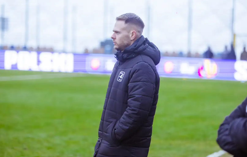 „Bałem się, że przyjedzie walec”. Szacoń po Avia – Raków: jak padła „kuriozalna” bramka i skąd ten niedosyt?