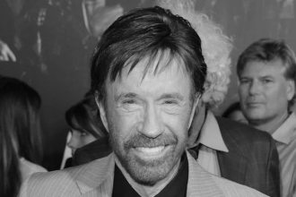 Chuck Norris zmarł w wieku 86 lat. Biografia, najlepsze filmy i jak Bruce Lee rozsławił gwiazdę „Strażnika Teksasu”