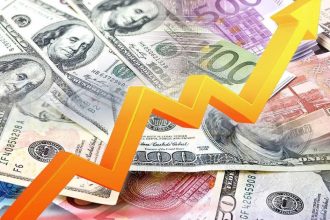 Dlaczego złoty spada? USD/PLN i EUR/PLN w ruchu — jakie są 3 powody i na co patrzeć dalej