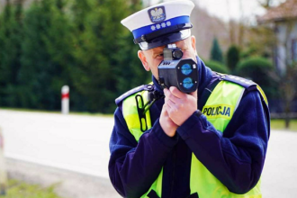 Kaskadowy pomiar prędkości w Polsce. Gdzie dziś policja prowadzi kontrole i za co można stracić prawo jazdy?