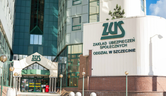 SMS z ZUS o „programie emerytalnym”? Sprawdź, co zrobić, zanim zapłacisz