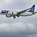 Błyskawica uderzyła w samolot LOT tuż po starcie. Co stało się z rejsem LO103 do Stambułu?