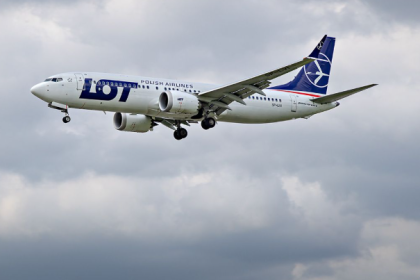 Błyskawica uderzyła w samolot LOT tuż po starcie. Co stało się z rejsem LO103 do Stambułu?