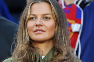 Anna Lewandowska w skórzanej mini i kurtce Amiri. Nowy look żony Roberta Lewandowskiego przyciąga uwagę