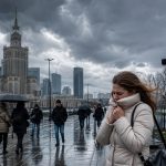Pogoda w Polsce na weekend. Kiedy przyjdzie ochłodzenie, deszcz ze śniegiem i silny wiatr?