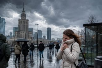 Pogoda w Polsce na weekend. Kiedy przyjdzie ochłodzenie, deszcz ze śniegiem i silny wiatr?