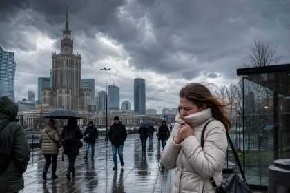 Pogoda w Polsce na weekend. Kiedy przyjdzie ochłodzenie, deszcz ze śniegiem i silny wiatr?