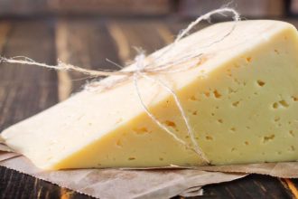 Kaufland wycofuje ser. Co wykryto w Roladzie Ustrzyckiej i kto powinien uważać?