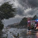 Silny wiatr w Polsce. Gdzie obowiązują alerty IMGW dla 9 województw i kiedy pogoda się zmieni?