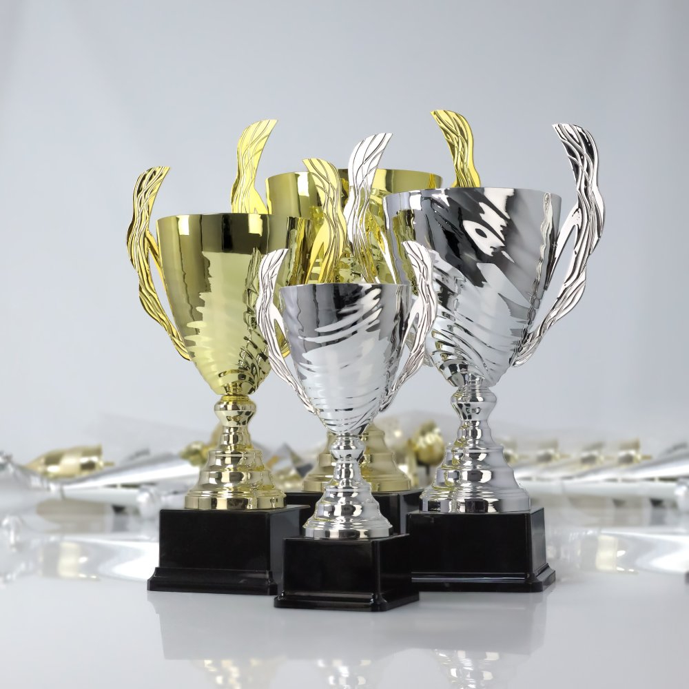 Sekrety sportowych triumfów: Dlaczego puchary podnoszą rangę turniejów amatorskich?